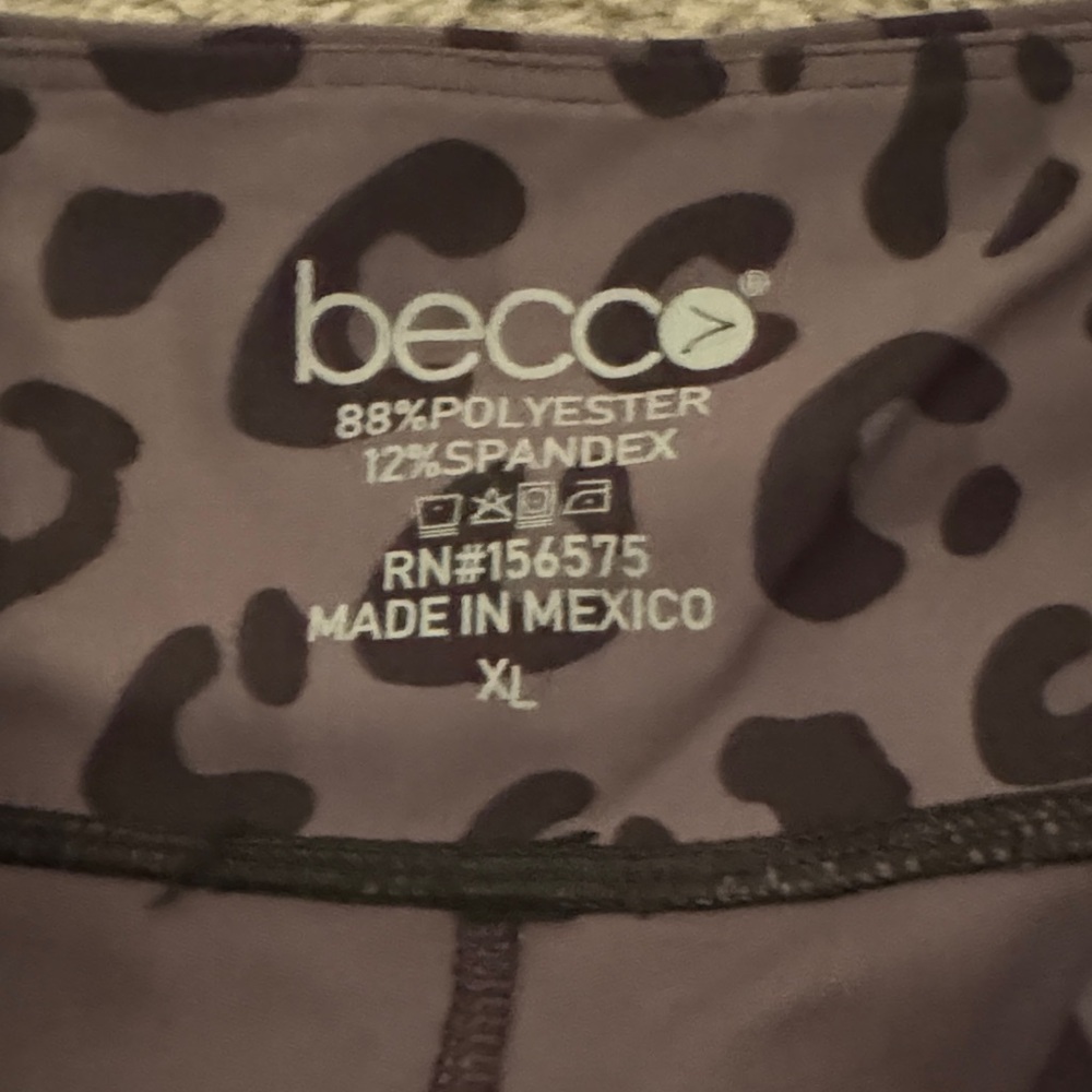 Gray Leopard Print leggings capri length Becco - Picture 3 of 4